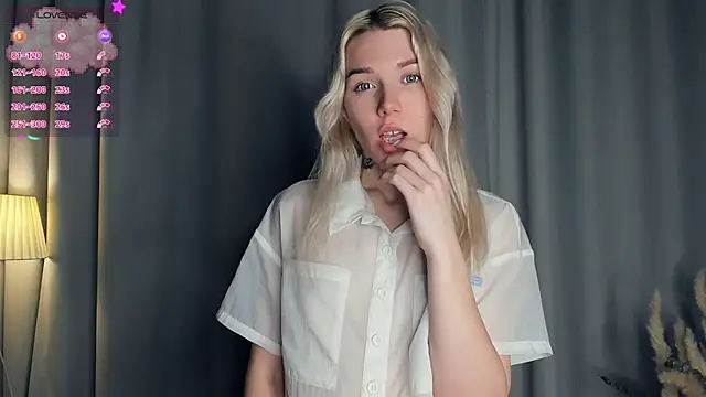 Snapshot of DianeHonnette chatting on 10/31/25, 07:48 DianeHonnette online show from 10/31/25, 07:48