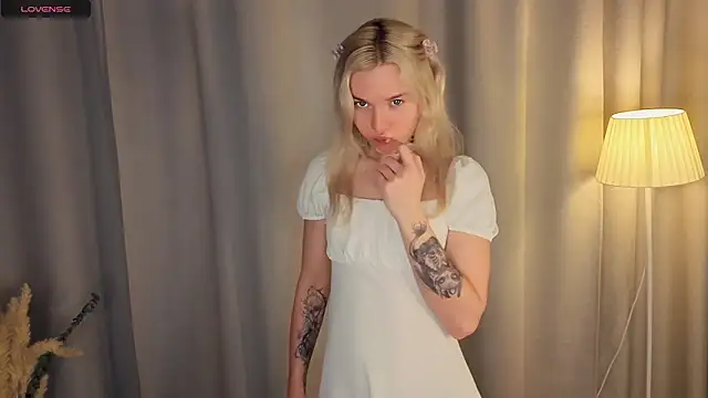 Snapshot of DianeHonnette chatting on 11/28/25, 07:16 DianeHonnette online show from 11/28/25, 07:16