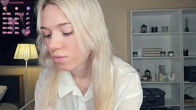 Snapshot of DianeHonnette chatting on 12/19/25, 07:32 DianeHonnette online show from 12/19/25, 07:32