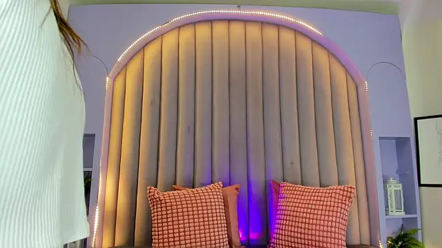 KeendraFox  online show from 09/18/25, 07:27