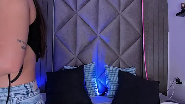 KeendraFox  online show from 09/23/25, 07:39