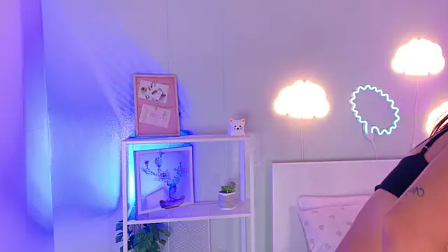 KeendraFox  online show from 10/27/25, 10:30