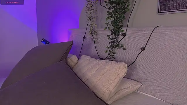 KeendraFox  online show from 03/17/26, 10:18