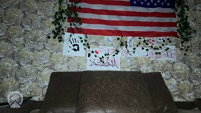 Snapshot of sweeet_strawberies chatting on 10/08/25, 05:10 sweeet strawberies online show from 10/08/25, 05:10