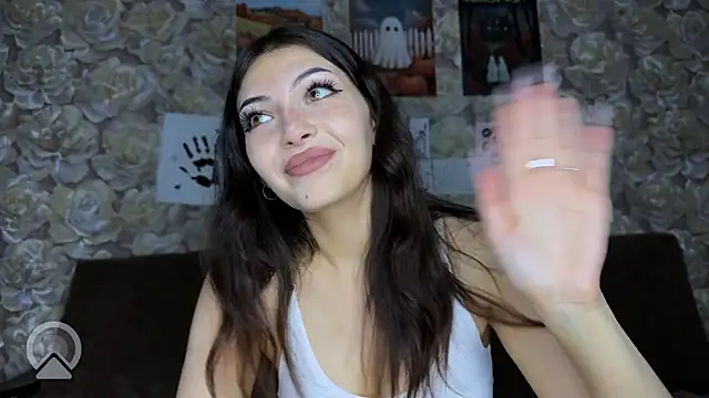 Snapshot of sweeet_strawberies chatting on 10/29/25, 05:14 sweeet strawberies online show from 10/29/25, 05:14