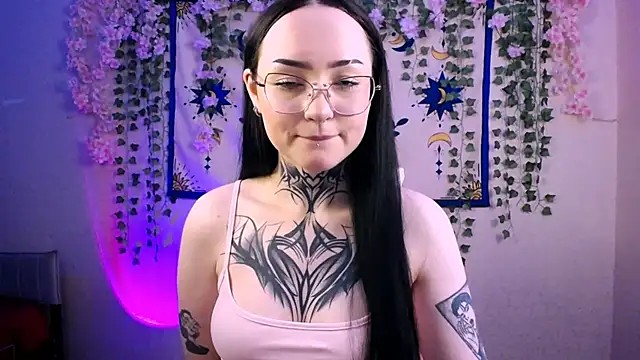 Snapshot of MollyKissy chatting on 04/10/26, 04:06 MollyKissy online show from 04/10/26, 04:06