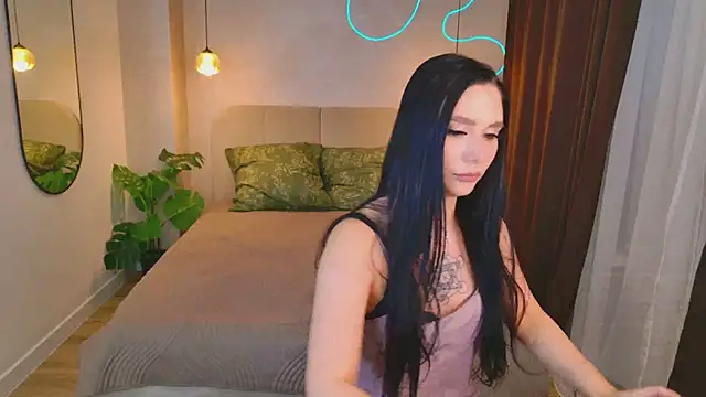 B Monica  online show from 10/19/25, 09:04