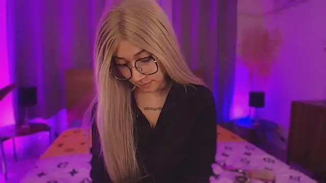 Snapshot of SofiaClarkson chatting on 10/13/25, 05:07 SofiaClarkson online show from 10/13/25, 05:07