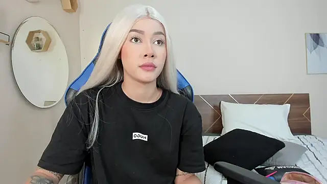 Snapshot of SofiaClarkson chatting on 10/18/25, 01:45 SofiaClarkson online show from 10/18/25, 01:45