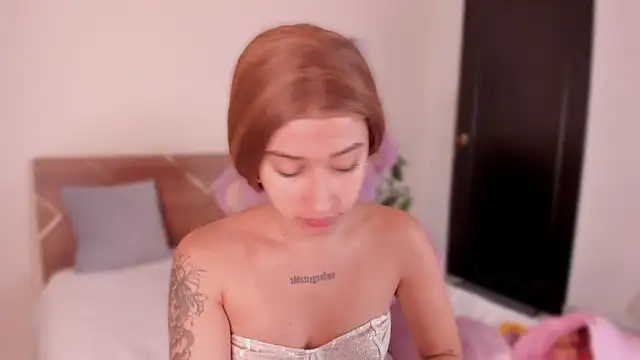 Snapshot of SofiaClarkson chatting on 12/20/25, 01:07 SofiaClarkson online show from 12/20/25, 01:07