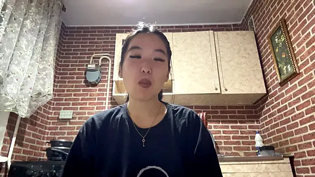 Snapshot of EmmaLeexth chatting on 11/05/25, 12:38 EmmaLeexth online show from 11/05/25, 12:38