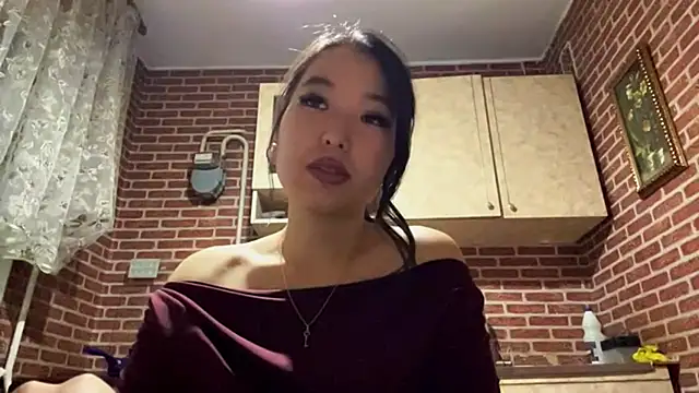 Snapshot of EmmaLeexth chatting on 11/19/25, 01:11 EmmaLeexth online show from 11/19/25, 01:11