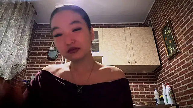 Snapshot of EmmaLeexth chatting on 12/15/25, 01:59 EmmaLeexth online show from 12/15/25, 01:59