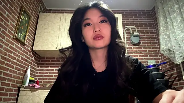 Snapshot of EmmaLeexth chatting on 01/09/26, 02:09 EmmaLeexth online show from 01/09/26, 02:09