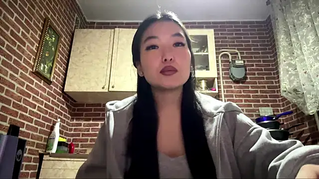 Snapshot of EmmaLeexth chatting on 01/14/26, 02:44 EmmaLeexth online show from 01/14/26, 02:44