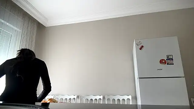 Snapshot of EmmaLeexth chatting on 01/17/26, 07:46 EmmaLeexth online show from 01/17/26, 07:46