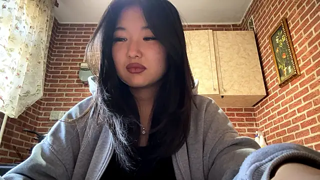 EmmaLeexth online show from 03/25/26, 10:21