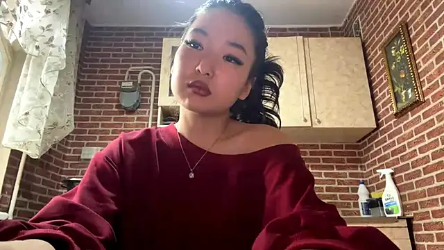 EmmaLeexth online show from 04/04/26, 11:08