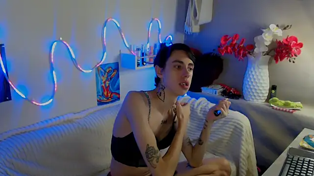 Snapshot of AlexNaughty14 chatting on 10/24/25, 09:17 AlexNaughty14 online show from 10/24/25, 09:17