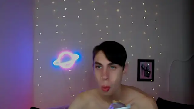 Snapshot of AlexNaughty14 chatting on 12/21/25, 10:33 AlexNaughty14 online show from 12/21/25, 10:33