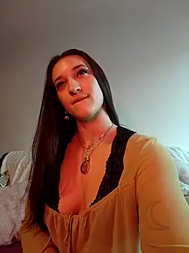 Snapshot of laradoom chatting on 09/18/25, 04:09 laradoom online show from 09/18/25, 04:09