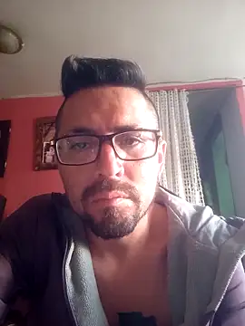 Snapshot of Lionardovssf35 chatting on 10/03/25, 09:23 Lionardovssf35 online show from 10/03/25, 09:23