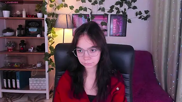 Snapshot of Elise_Noir chatting on 10/06/25, 04:04 Elise Noir online show from 10/06/25, 04:04