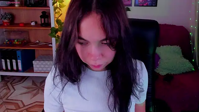 Snapshot of Elise_Noir chatting on 10/21/25, 04:19 Elise Noir online show from 10/21/25, 04:19
