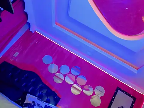 Snapshot of Julia_Bulette1 chatting on 09/28/25, 02:39 Julia Bulette1 online show from 09/28/25, 02:39