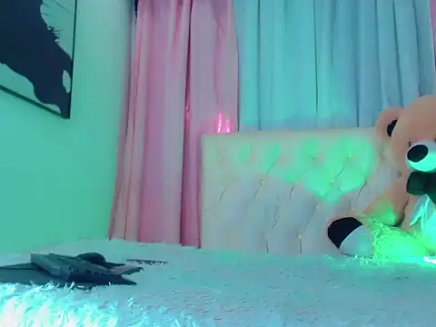 Snapshot of Julia_Bulette1 chatting on 11/28/25, 01:58 Julia Bulette1 online show from 11/28/25, 01:58