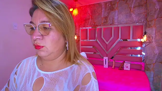 Snapshot of MaylinRosse_ chatting on 11/12/25, 06:52 MaylinRosse online show from 11/12/25, 06:52