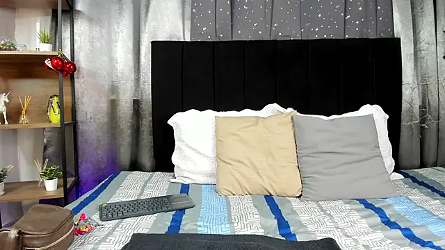 Snapshot of Lenapaul_ chatting on 12/14/25, 04:51 Lenapaul online show from 12/14/25, 04:51