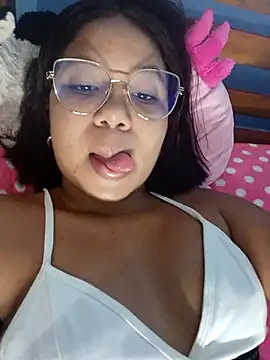 Snapshot of little_onixx chatting on 10/17/25, 12:08 little onixx online show from 10/17/25, 12:08