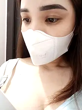 Snapshot of -Miraa- chatting on 10/19/25, 03:23 -Miraa- online show from 10/19/25, 03:23