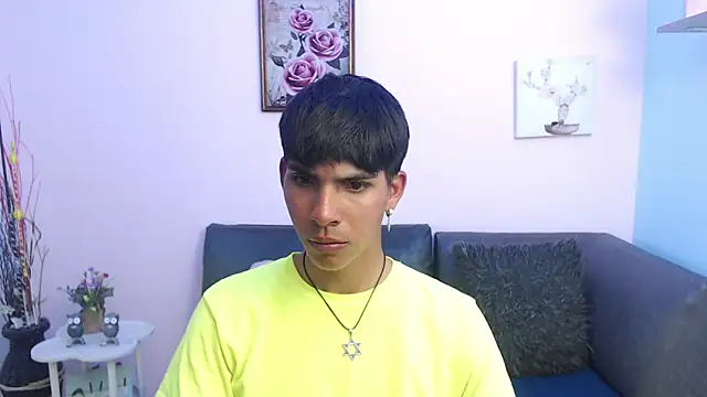 Snapshot of David_925_ chatting on 09/21/25, 03:52 David 925 online show from 09/21/25, 03:52