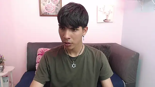 Snapshot of David_925_ chatting on 09/24/25, 04:05 David 925 online show from 09/24/25, 04:05