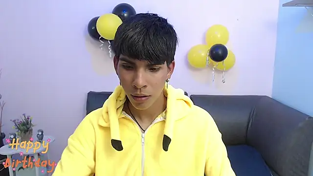 Snapshot of David_925_ chatting on 09/25/25, 05:11 David 925 online show from 09/25/25, 05:11