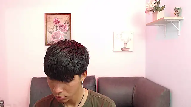 Snapshot of David_925_ chatting on 10/04/25, 04:43 David 925 online show from 10/04/25, 04:43