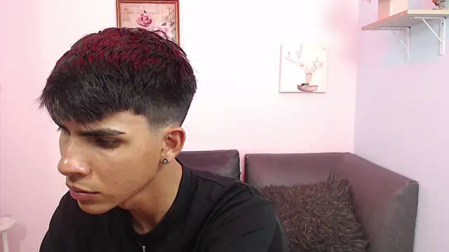 Snapshot of David_925_ chatting on 10/09/25, 04:21 David 925 online show from 10/09/25, 04:21