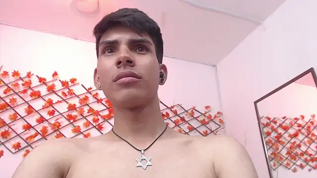 Snapshot of David_925_ chatting on 10/16/25, 08:04 David 925 online show from 10/16/25, 08:04