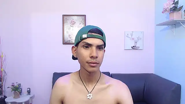 Snapshot of David_925_ chatting on 10/18/25, 03:53 David 925 online show from 10/18/25, 03:53