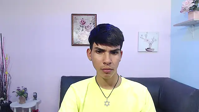 Snapshot of David_925_ chatting on 10/21/25, 04:35 David 925 online show from 10/21/25, 04:35