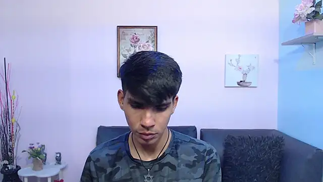 Snapshot of David_925_ chatting on 10/24/25, 07:32 David 925 online show from 10/24/25, 07:32