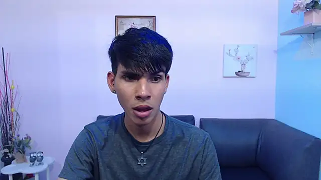 Snapshot of David_925_ chatting on 10/26/25, 04:18 David 925 online show from 10/26/25, 04:18