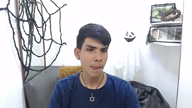 Snapshot of David_925_ chatting on 10/30/25, 04:03 David 925 online show from 10/30/25, 04:03