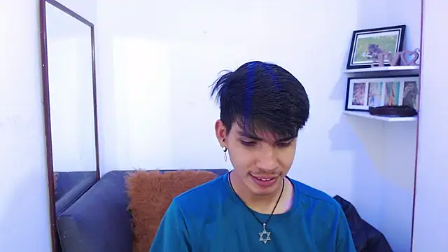 Snapshot of David_925_ chatting on 11/04/25, 04:11 David 925 online show from 11/04/25, 04:11