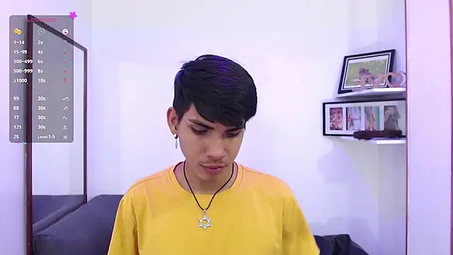 Snapshot of David_925_ chatting on 11/12/25, 03:51 David 925 online show from 11/12/25, 03:51