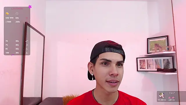 Snapshot of David_925_ chatting on 11/13/25, 04:44 David 925 online show from 11/13/25, 04:44