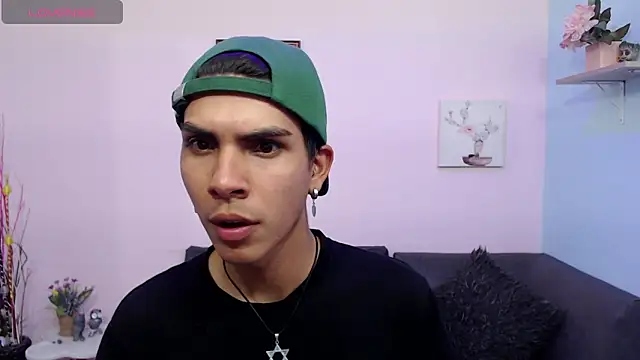 Snapshot of David_925_ chatting on 11/18/25, 08:13 David 925 online show from 11/18/25, 08:13