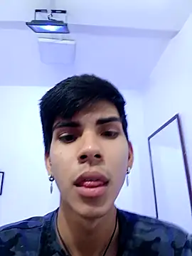 Snapshot of David_925_ chatting on 11/20/25, 04:34 David 925 online show from 11/20/25, 04:34